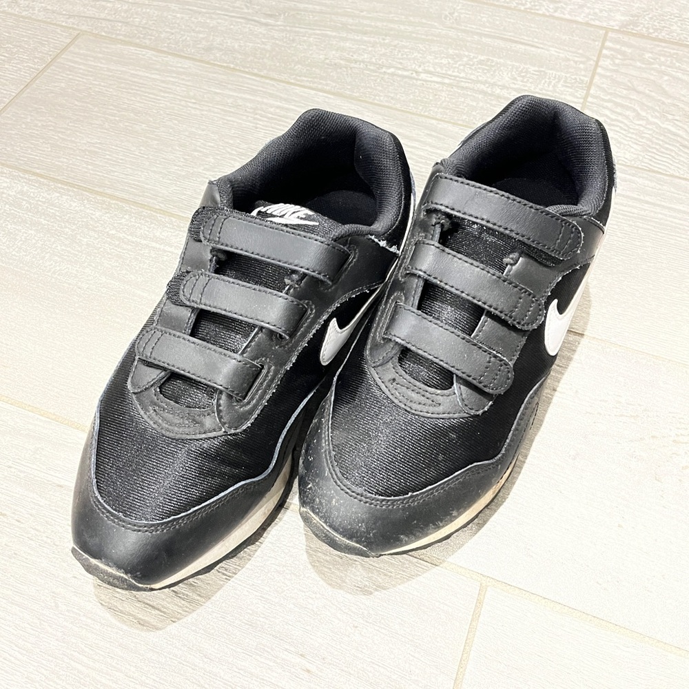 NIKE Women’s Black Velcro Shoes